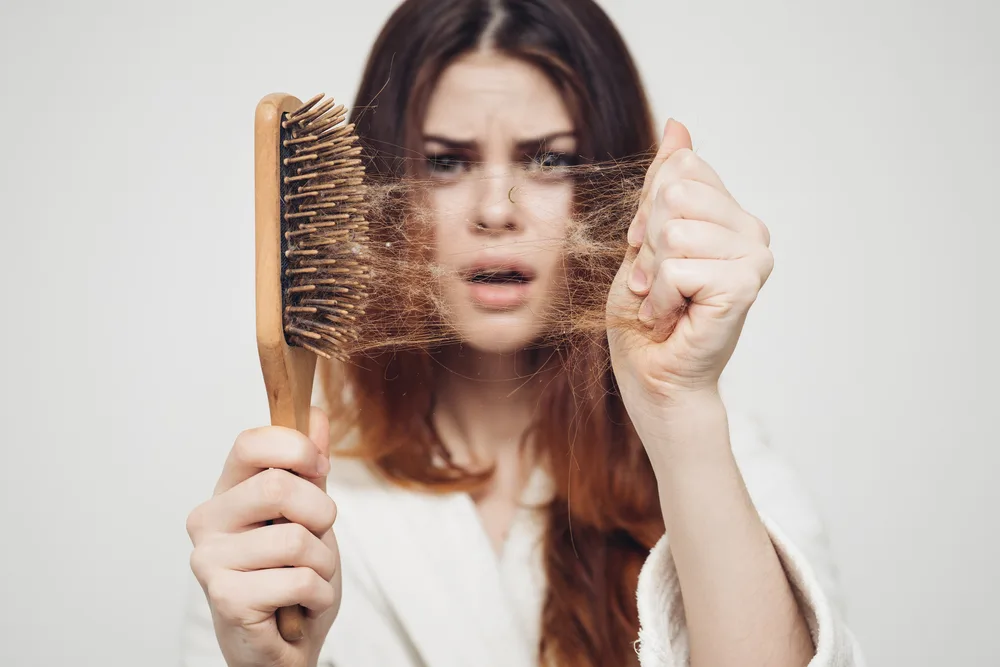 8 أسباب رئيسية لتساقط شعرك