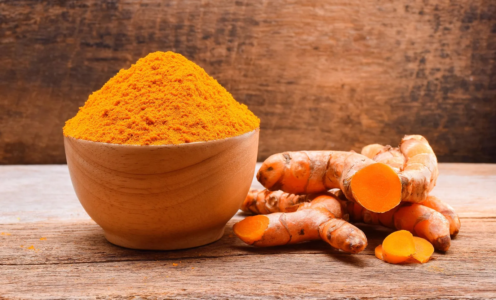 ماذا يحدث عند شرب الكركم يومياً؟