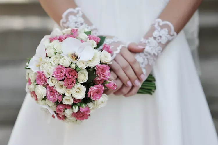 5 أخطاء ترتكبها العروس قبل زفافها تفسد مكياجها