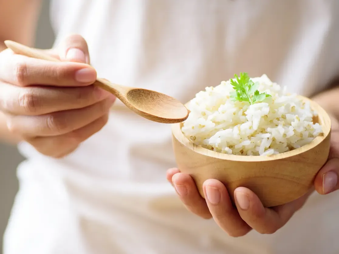 ما الفرق بين الأرز الأبيض والأرز البني؟