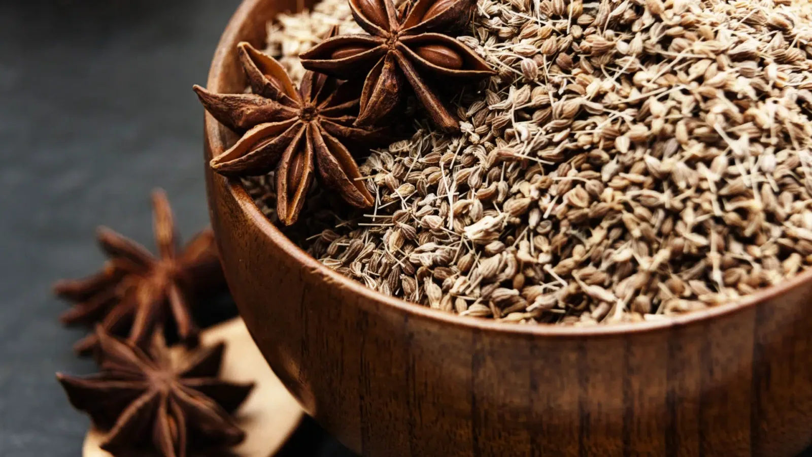 كل ما تحتاج معرفته عن فوائد اليانسون