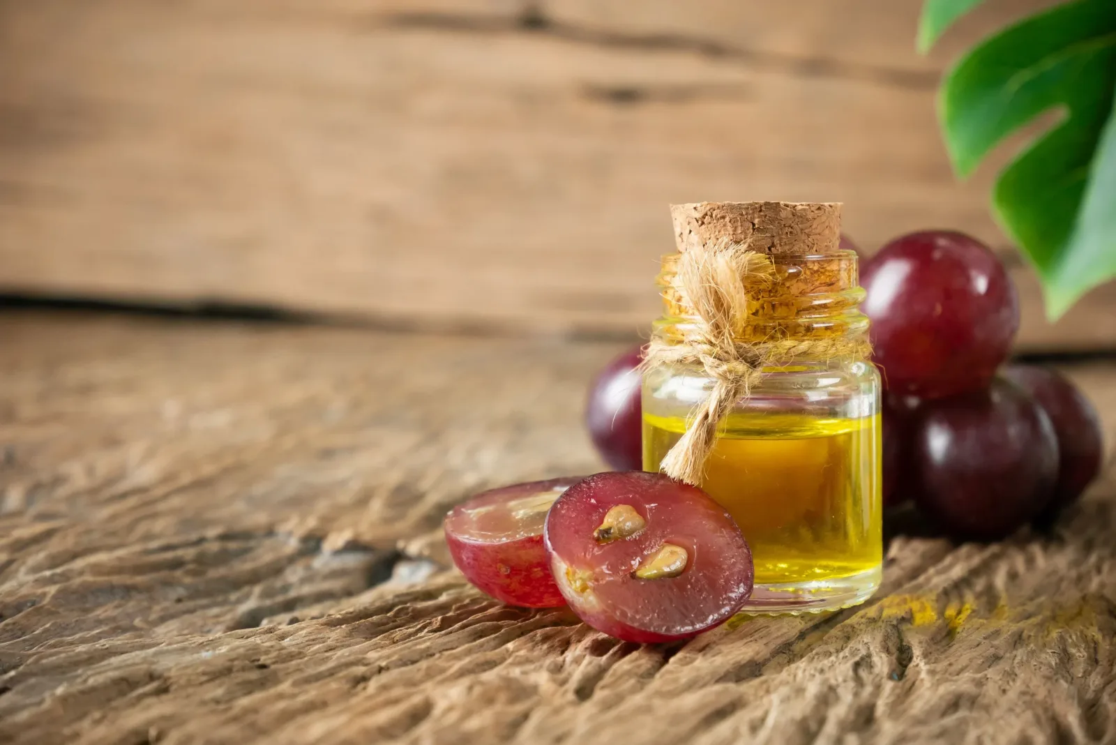 فوائد زيت بذور العنب للبشرة