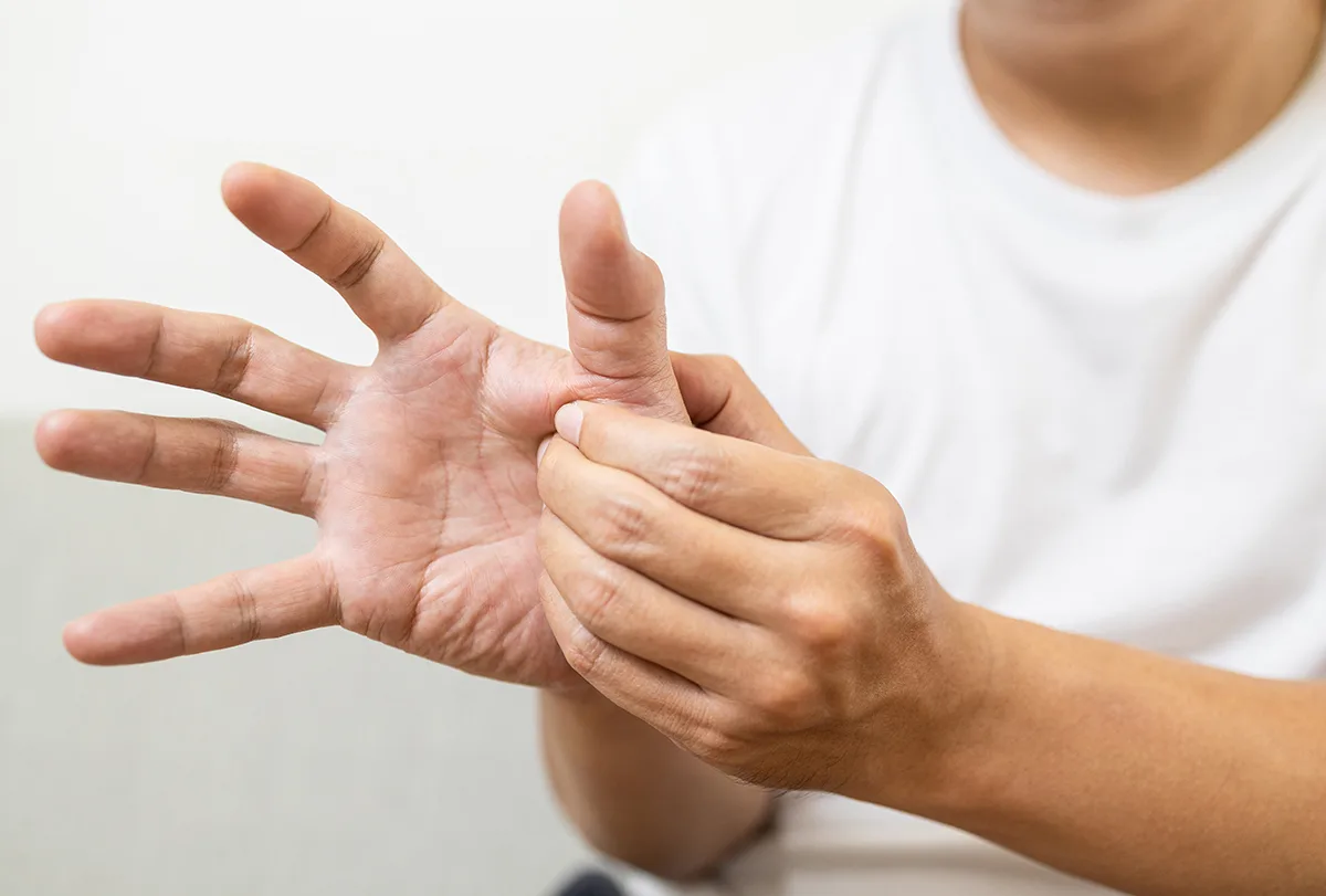ما أعراض نقص الكالسيوم؟
