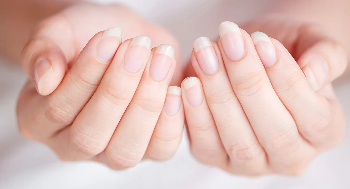 6 طرق طبيعية لتبييض الأظافر