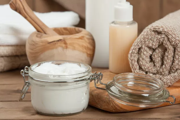 4 طرق متنوعة لتقشير الوجه بشكل طبيعي