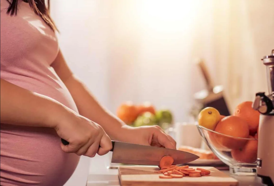 كيف تحافظ المرأة الحامل على صحتها أثناء الصيام في رمضان