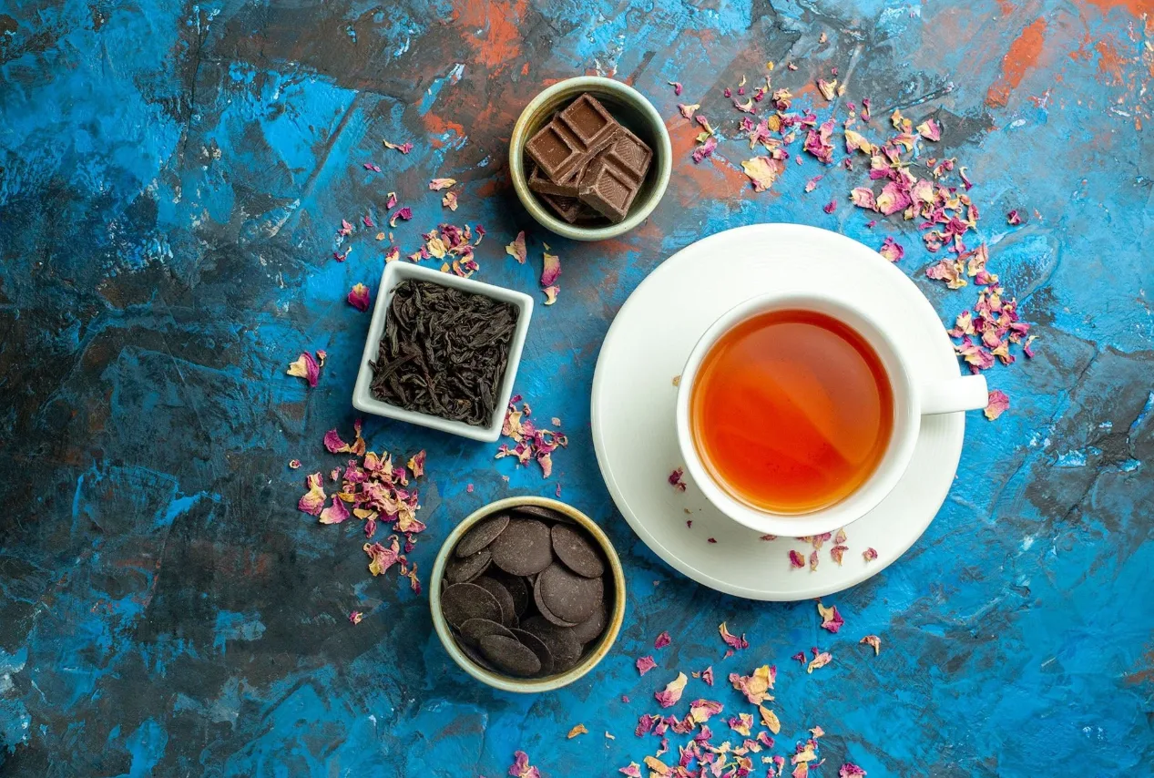 الشاي والشوكولاتة قد يخفضان ضغط الدم