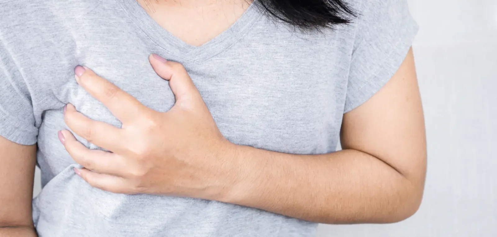 أسباب ألم الصدر الأيمن عند النساء