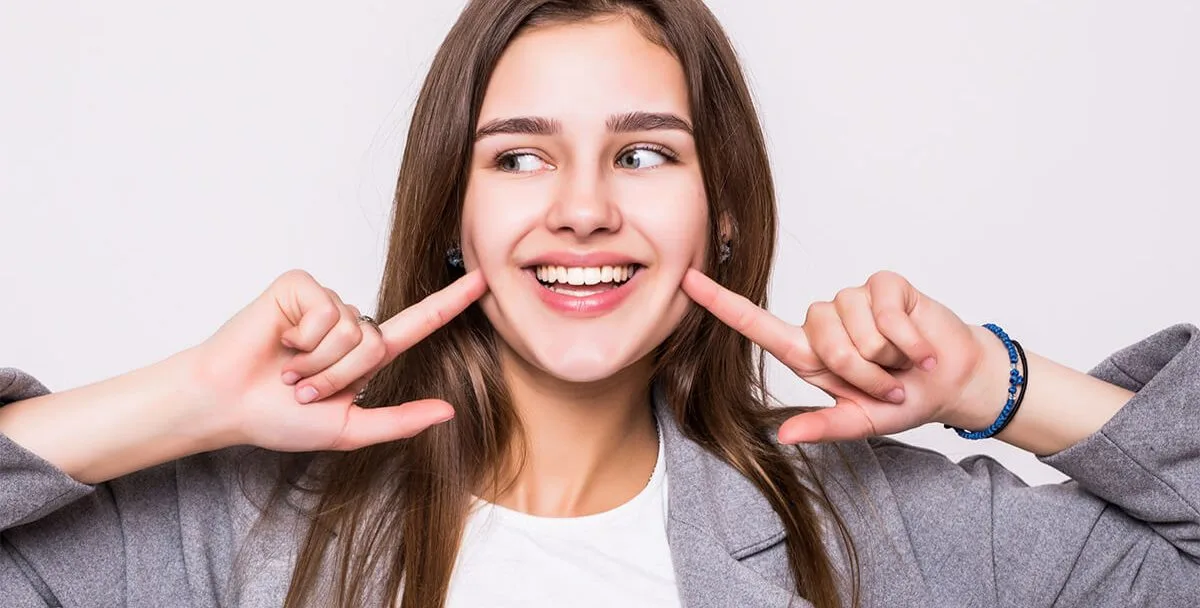 5 حلول منزلية بسيطة لتبييض الأسنان