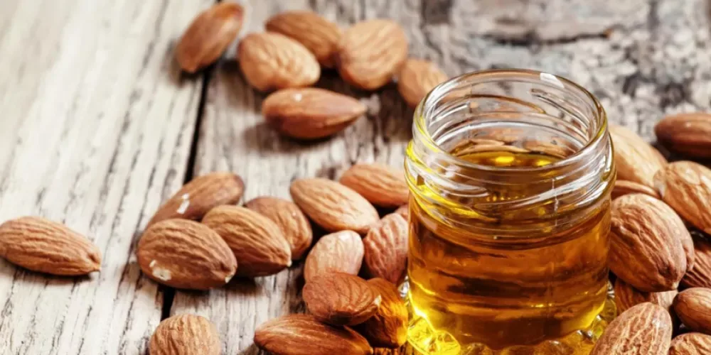 زيت اللوز