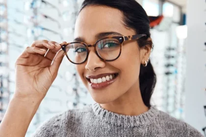 كم مدة تغيير النظارات الطبية؟