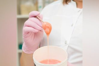 الشمع لإزالة شعر البكيني